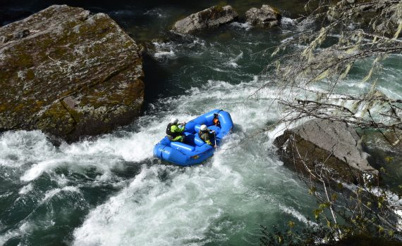 Whitewater rafting on the North Umpqua River in Oregon on class 4 pinball rapid