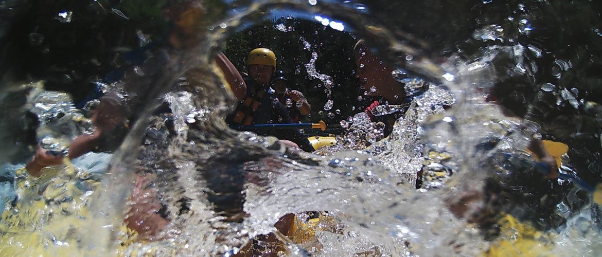 a rafting crew getting soaked on the North Umpqua River